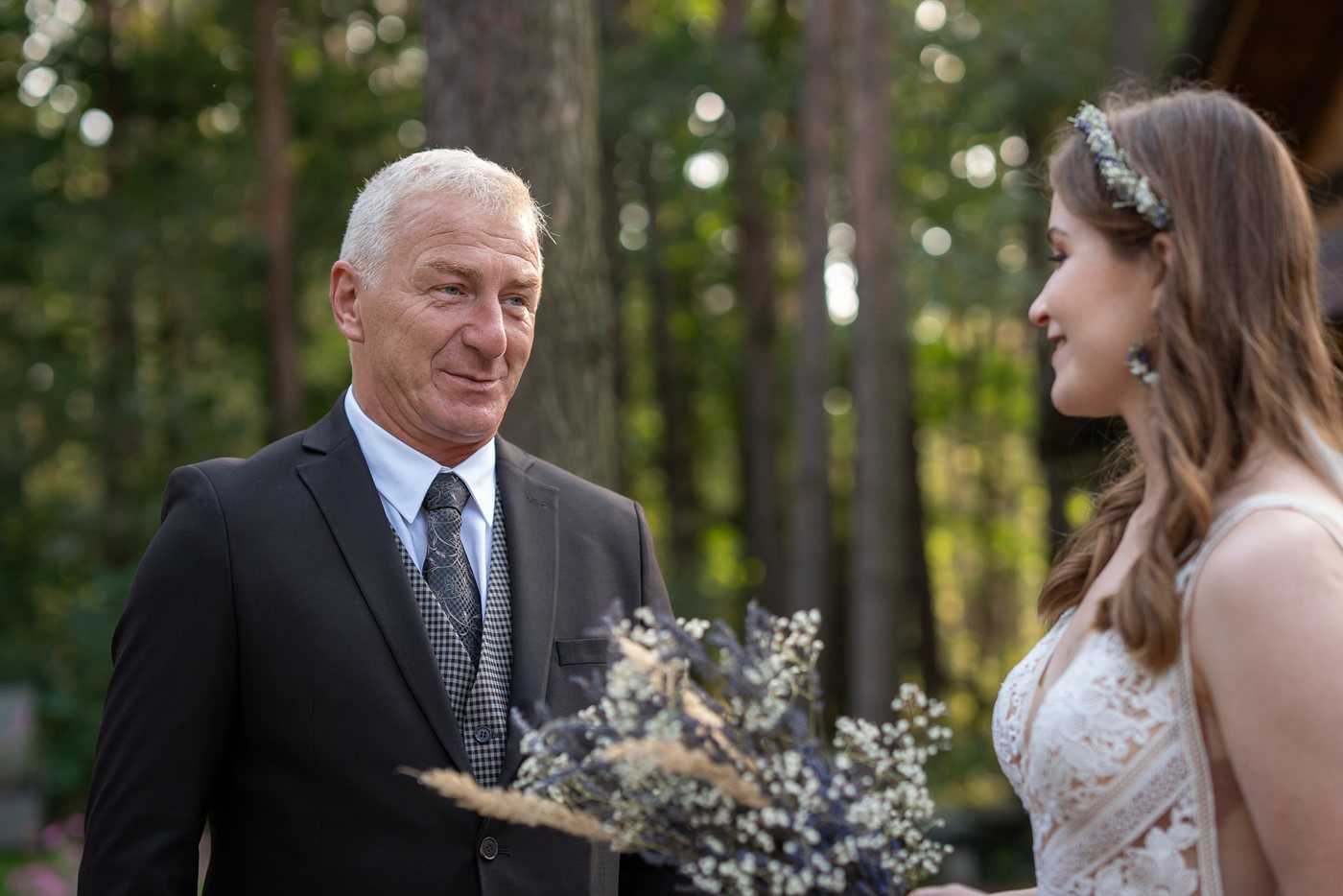 Panna młoda z tatą przed ceremonią — ślub Marta i Patryk